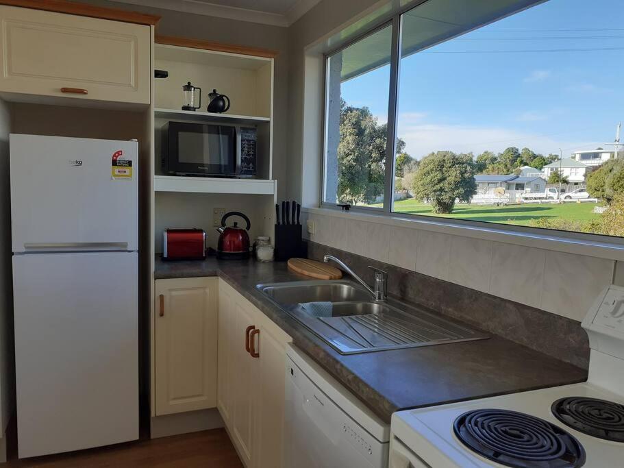 3 Bedroom Holiday Home In Prime Kaikoura Location! ภายนอก รูปภาพ